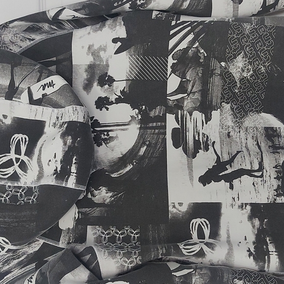 Aritzia TNA pullover hoodie. Size small. - Picture 4 of 7